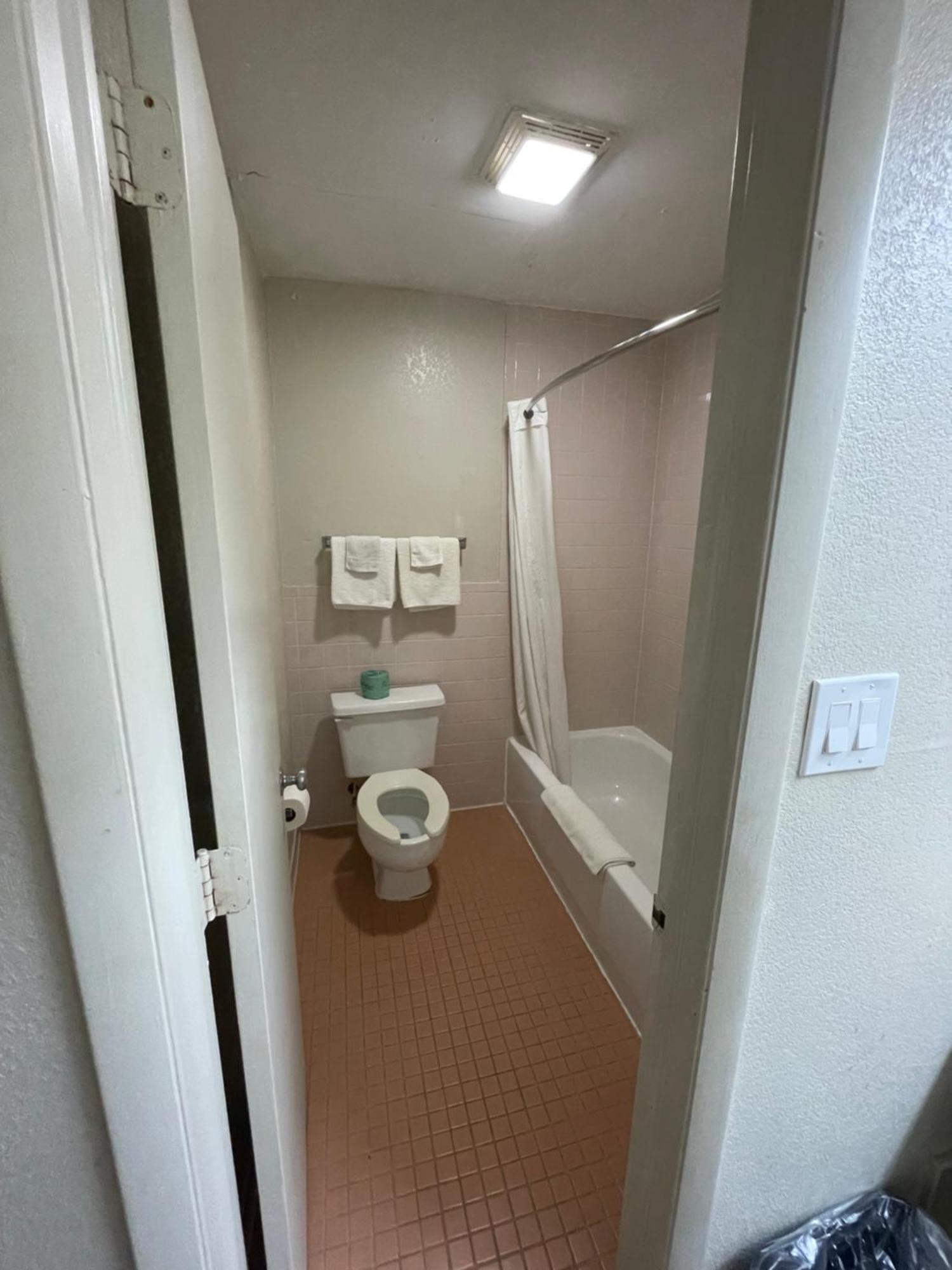 Royal Inn Motel 弗雷德里克斯堡 外观 照片