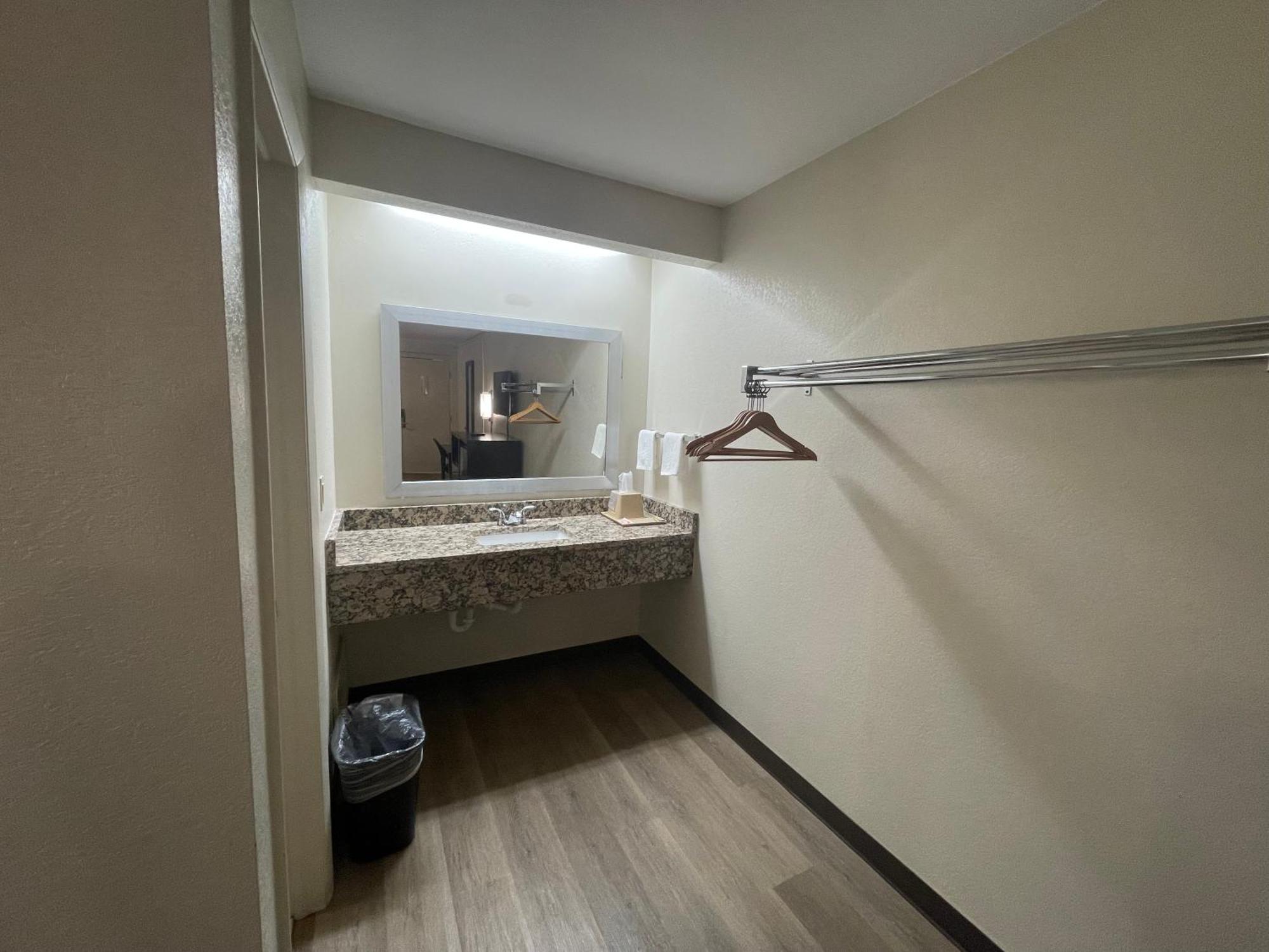 Royal Inn Motel 弗雷德里克斯堡 外观 照片
